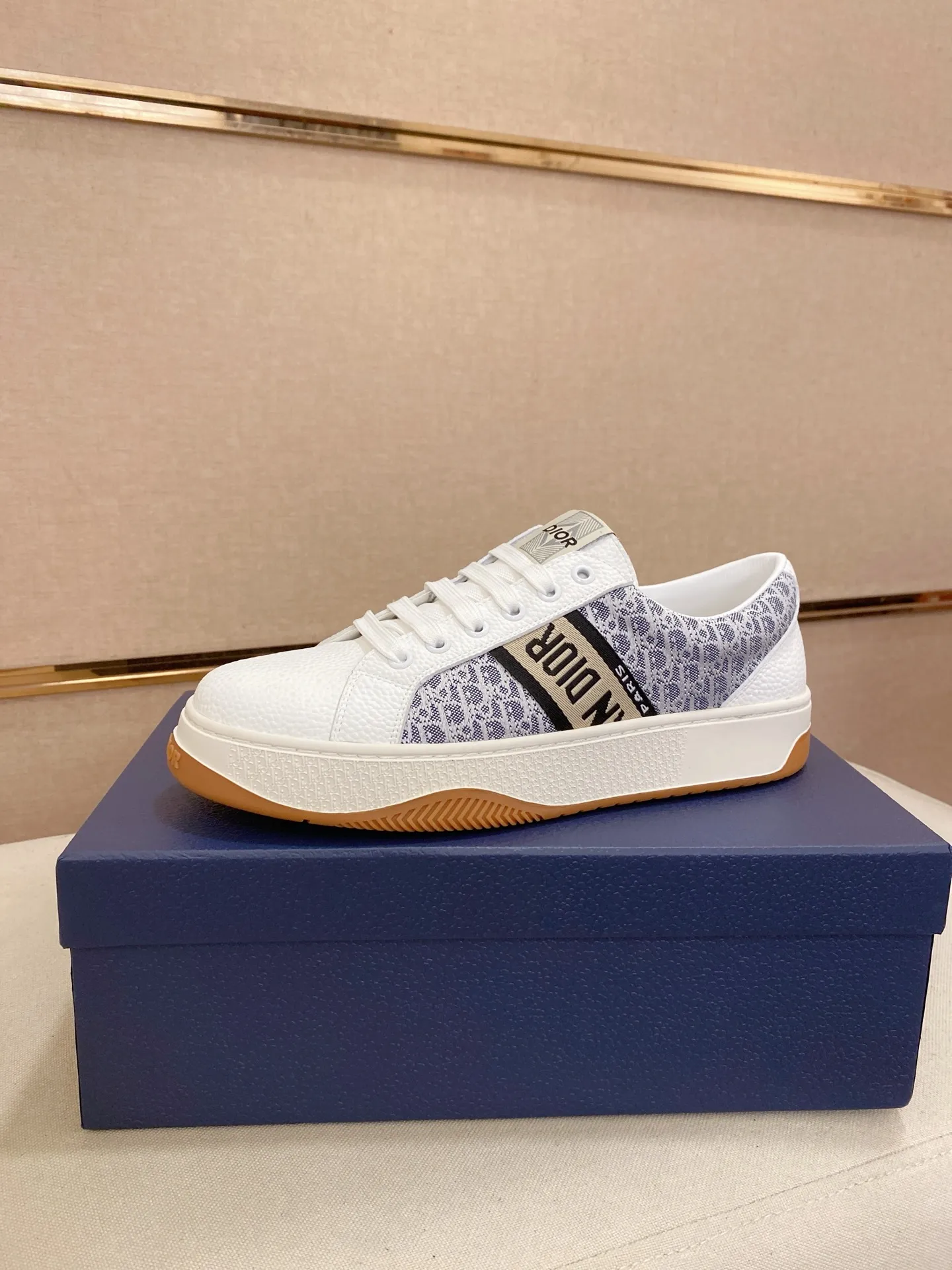 Men's men's shoes 💰 400💰🇮🇹🇮🇹Dior D new model is on sale at the same time, upper 🇮🇹Imported stretch fabric from Italy Fully imported sheepskin lining💪💪, completely 1⃣️ to 1⃣️🇮🇹💪💪, ⚠Sole: Original sole provided by the original factory, exclusive movable molded sole super comfortable, ⚠Original factory follow-up, 🔍🔍high quality, you can come in and out at will, welcome to compare⚠. Code number: 38-44 (45 is custom-made and cannot be returned or exchanged)